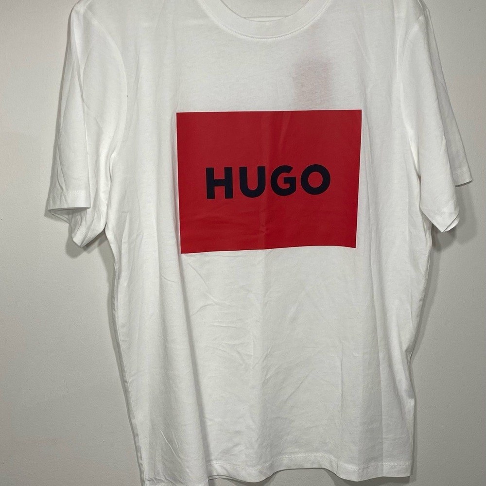 HUGO BOSS Men's, White, Red logo label Crew-neck T-Shirt Size small - Picture 1 of 5